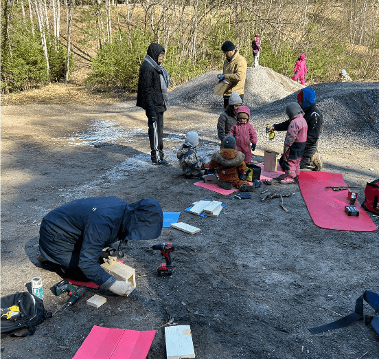 PERHEPARTIO - Lue lisää